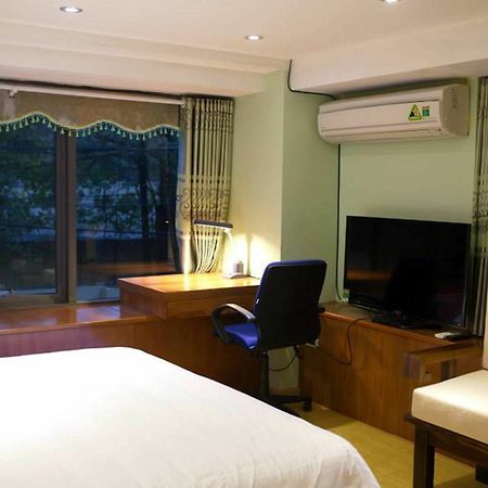 Poonsa Nguyen Phong Sac Apartment Hanoi Bagian luar foto