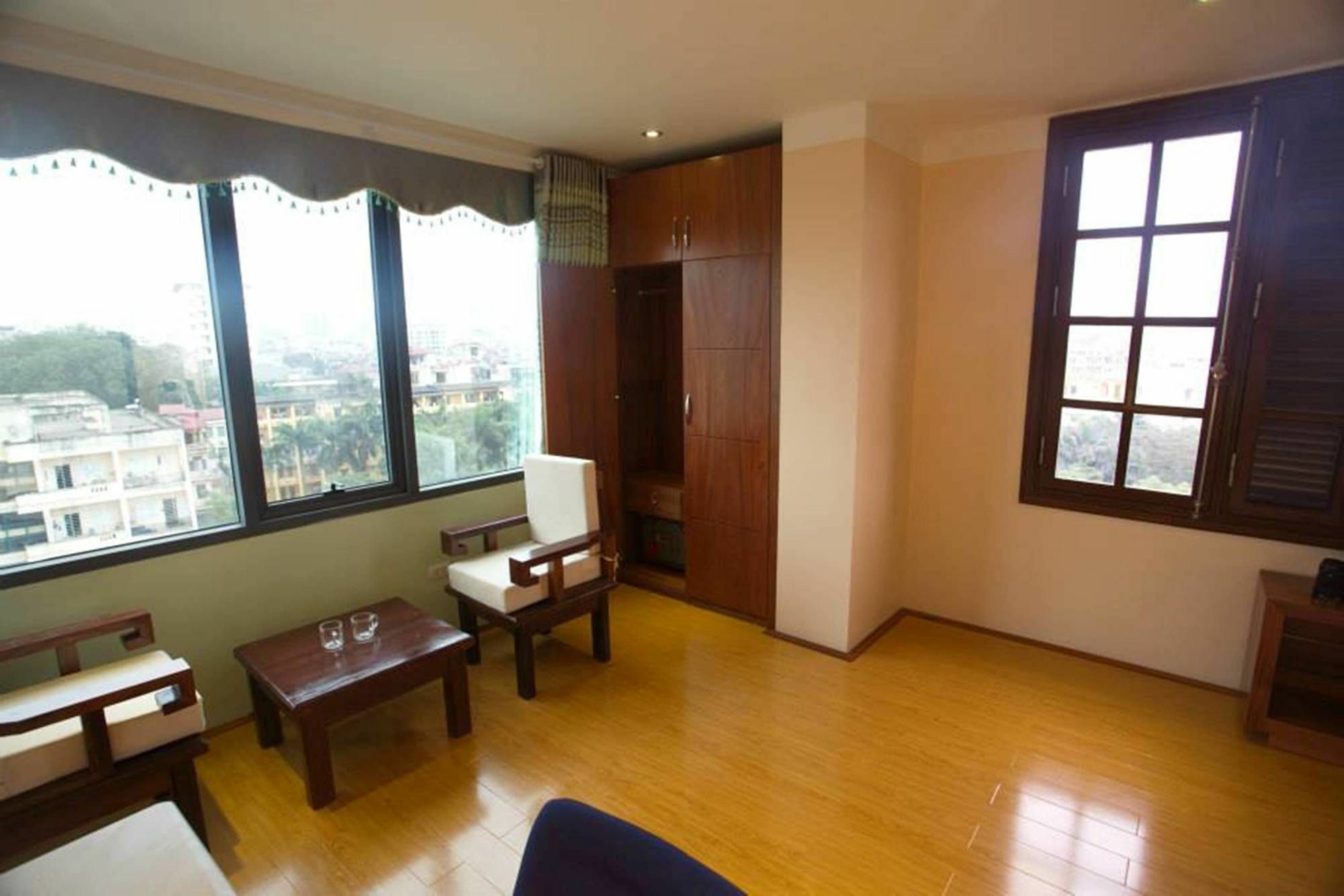 Poonsa Nguyen Phong Sac Apartment Hanoi Bagian luar foto