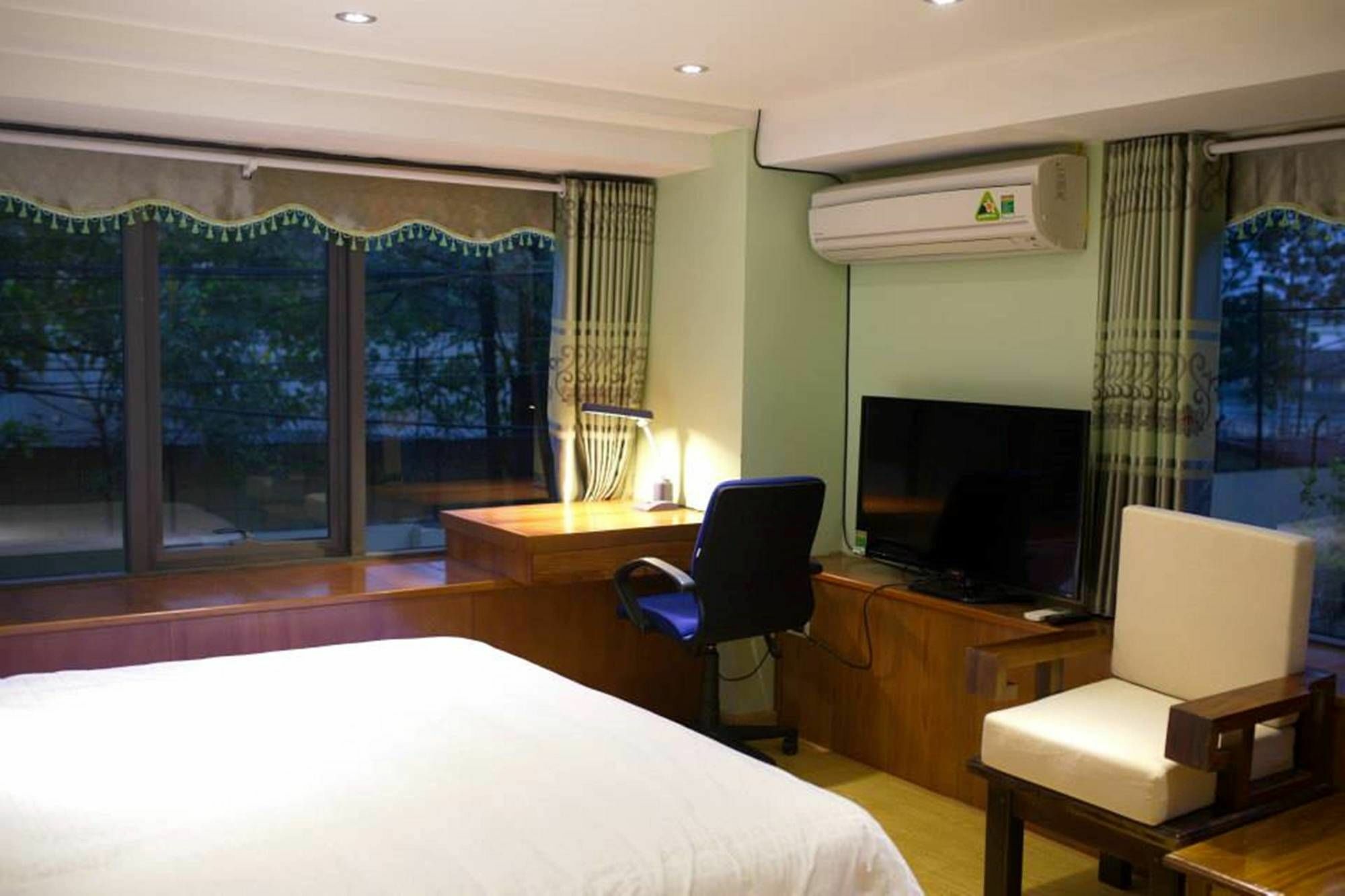 Poonsa Nguyen Phong Sac Apartment Hanoi Bagian luar foto