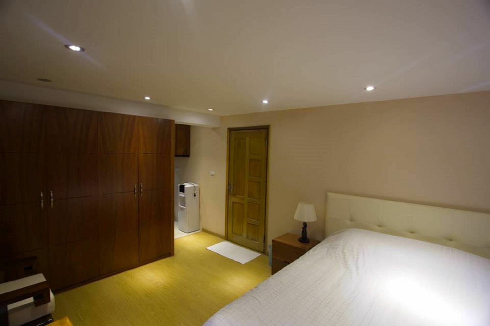 Poonsa Nguyen Phong Sac Apartment Hanoi Bagian luar foto