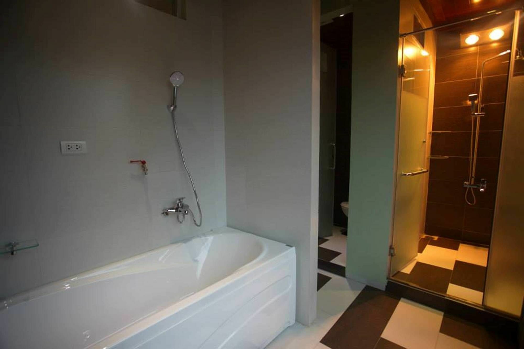 Poonsa Nguyen Phong Sac Apartment Hanoi Bagian luar foto