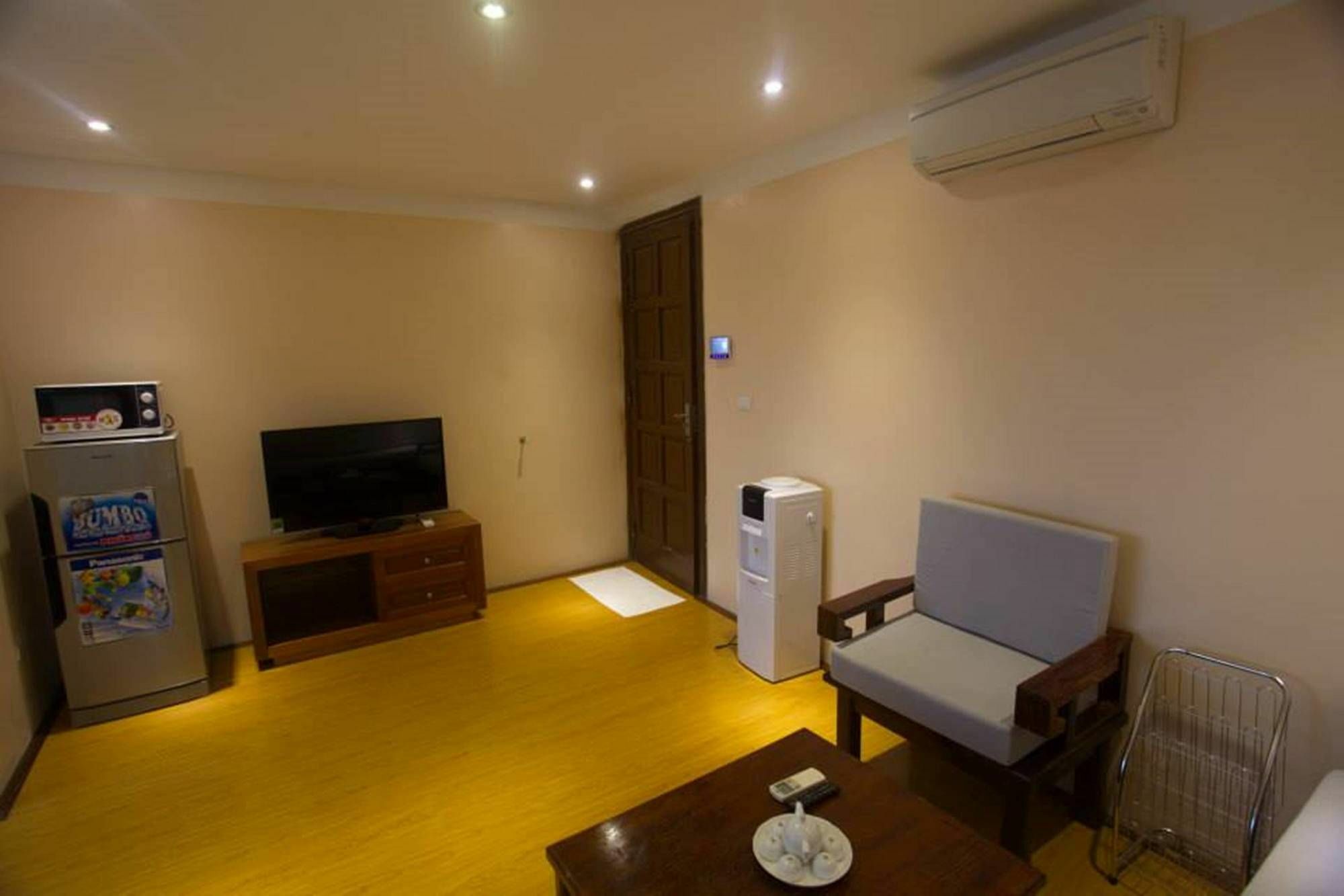 Poonsa Nguyen Phong Sac Apartment Hanoi Bagian luar foto