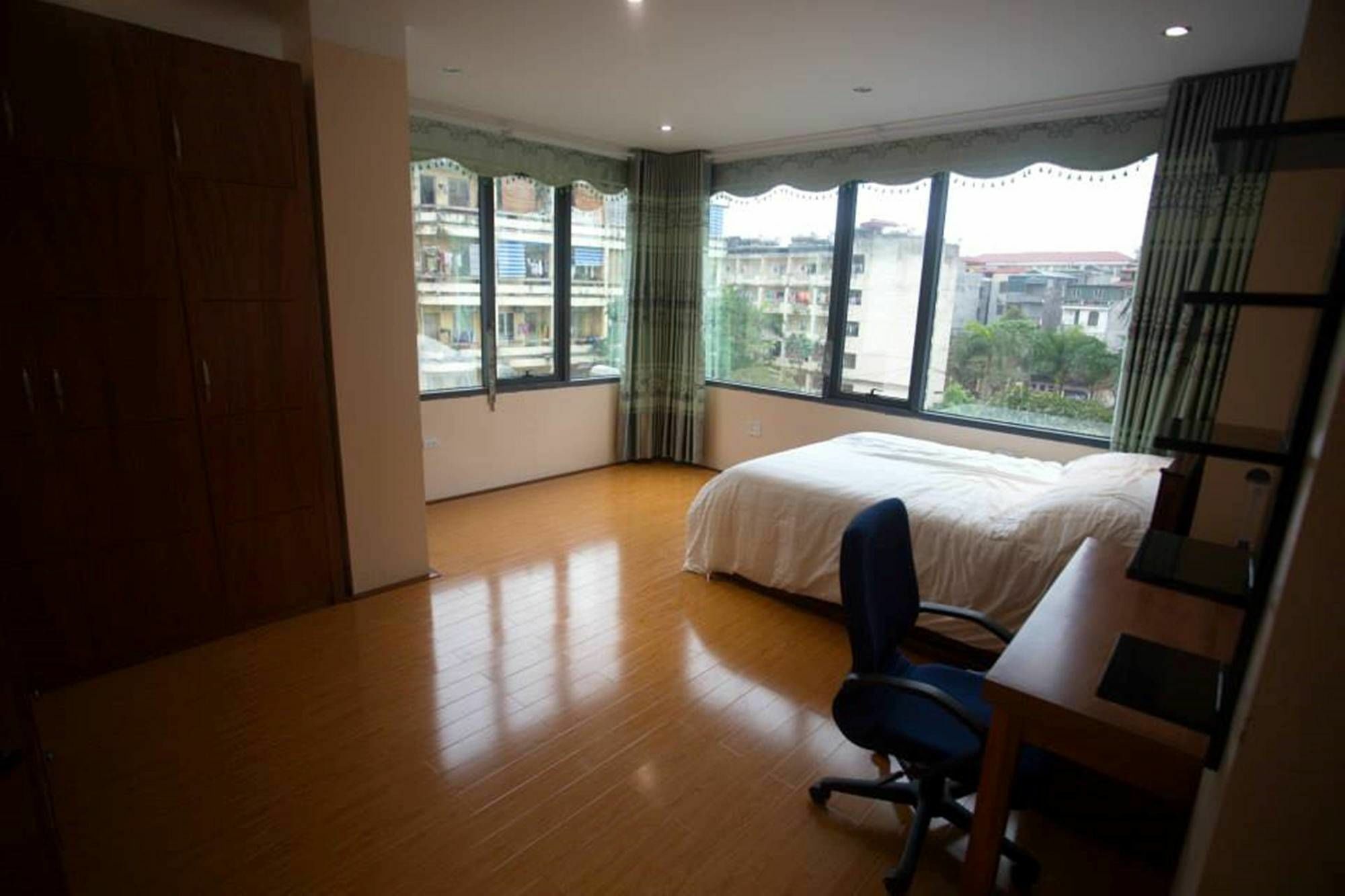 Poonsa Nguyen Phong Sac Apartment Hanoi Bagian luar foto