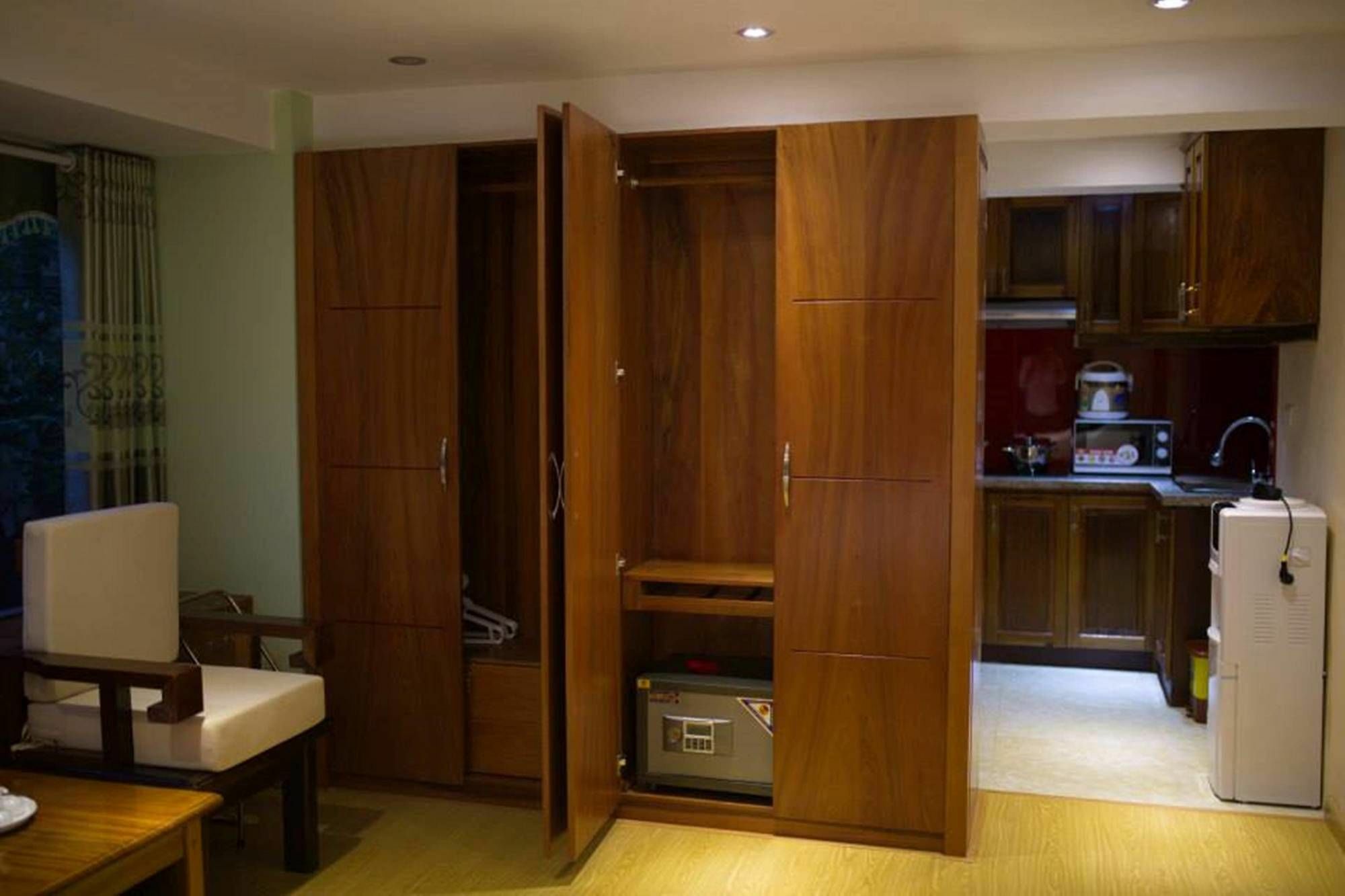 Poonsa Nguyen Phong Sac Apartment Hanoi Bagian luar foto