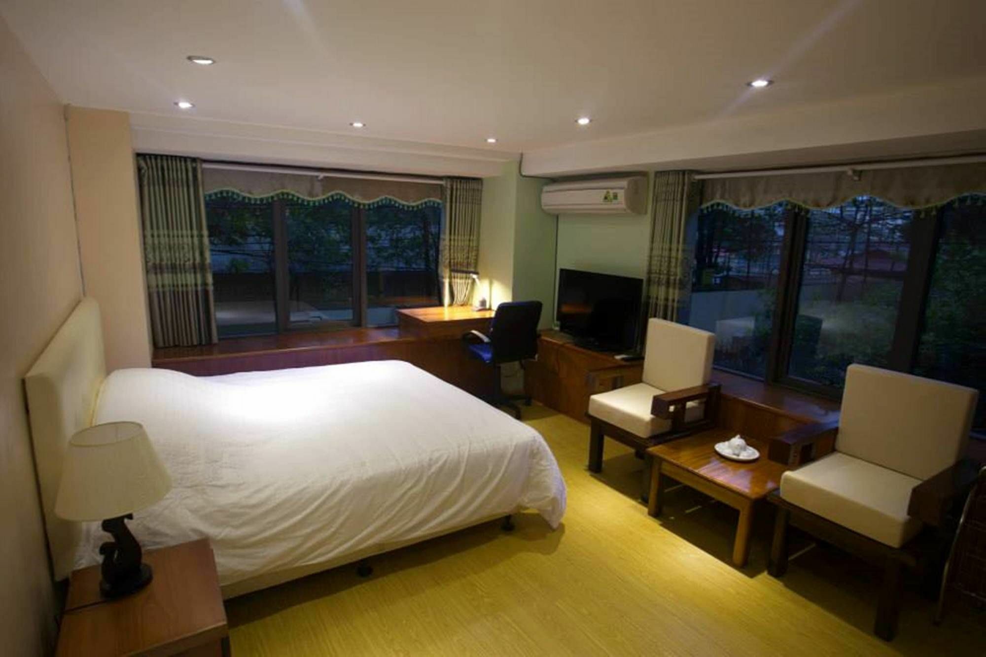 Poonsa Nguyen Phong Sac Apartment Hanoi Bagian luar foto