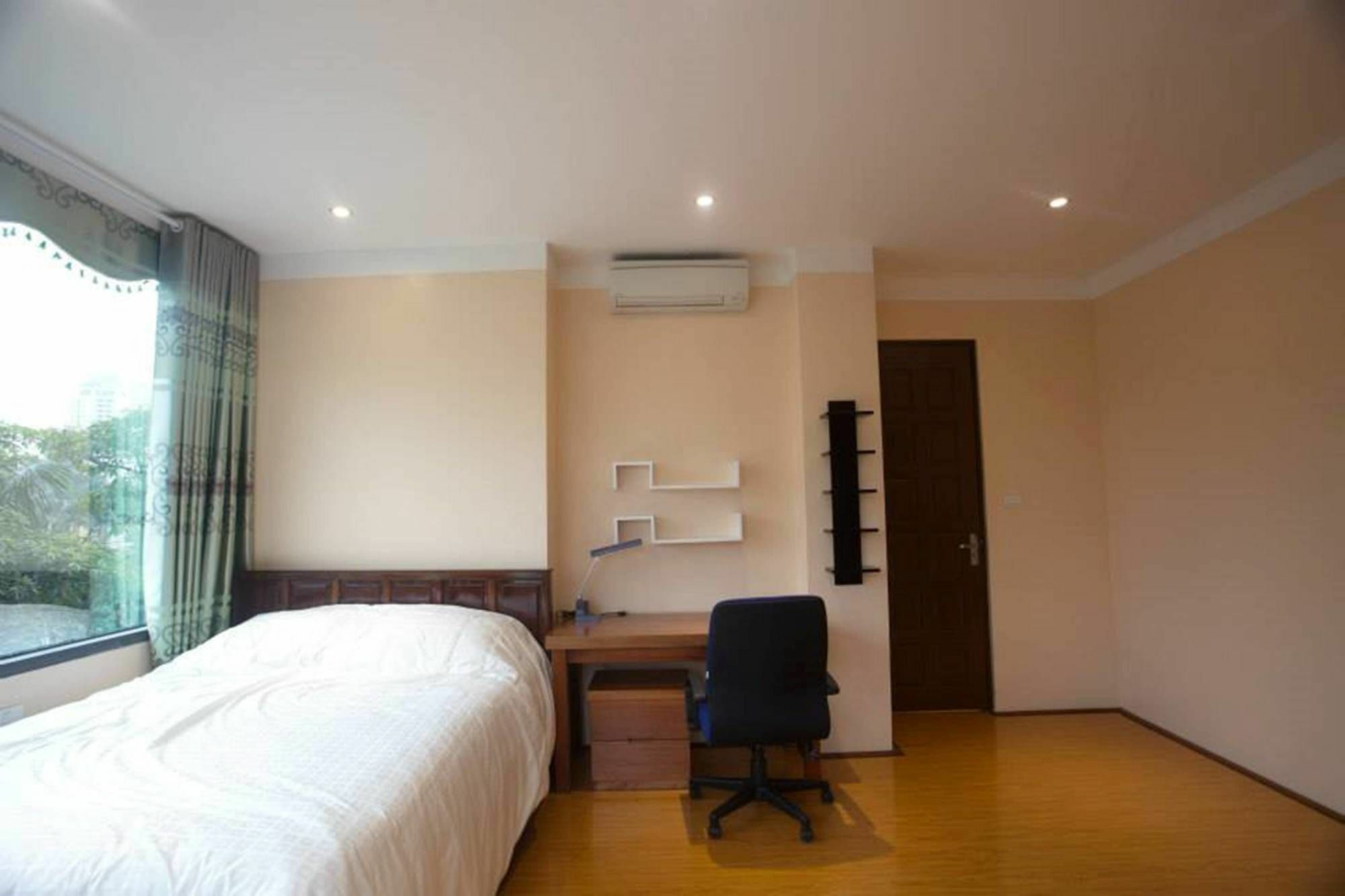 Poonsa Nguyen Phong Sac Apartment Hanoi Bagian luar foto
