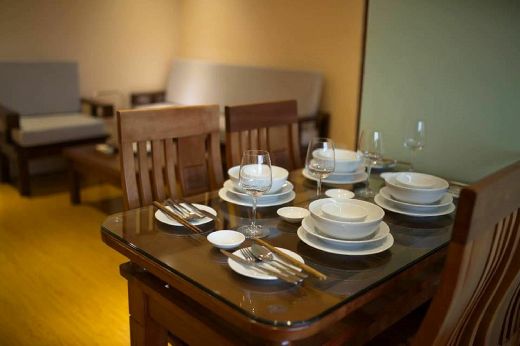Poonsa Nguyen Phong Sac Apartment Hanoi Bagian luar foto