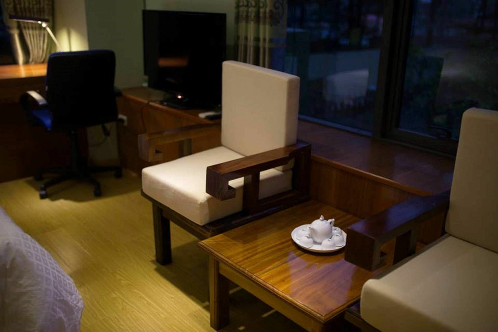 Poonsa Nguyen Phong Sac Apartment Hanoi Bagian luar foto